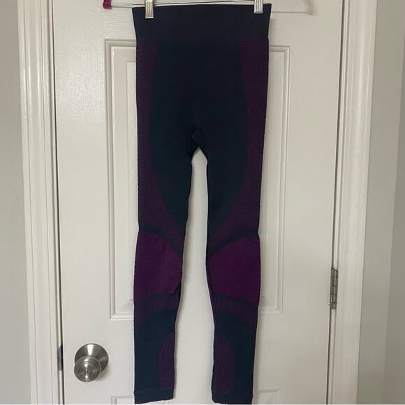 LULULEMON • About That Base Tight Leggings Tender Violet - Picture 5 of 11